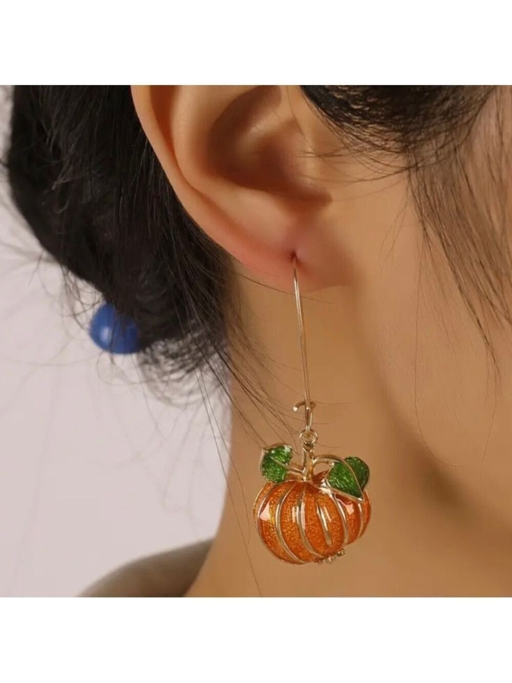 🎃🖤 Vintage look Gold and Green Pumpkin Earrings - Picture 4 of 5